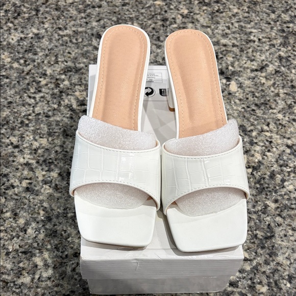 SHEIN White Textured Block Heel Mules - Picture 3 of 9